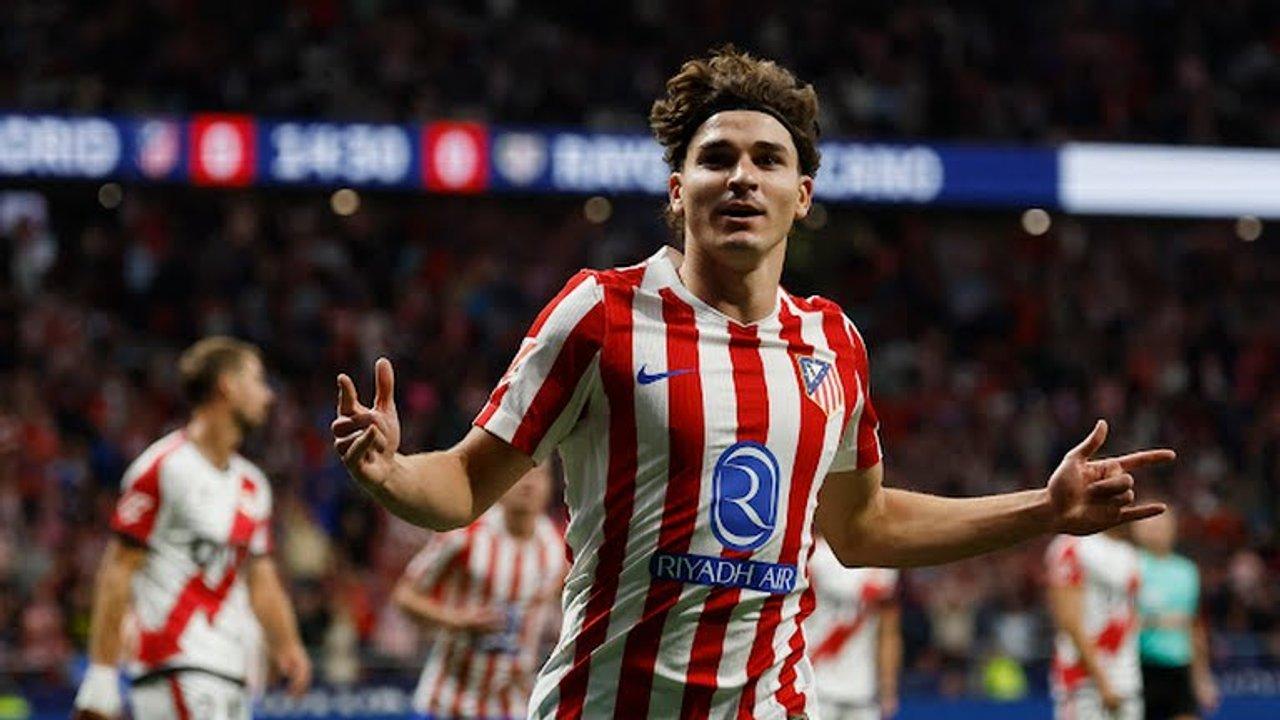 Juliaacuten Aacutelvarez volvioacute a entrenar al Atleacutetico de Madrid mientras se define su futuro 