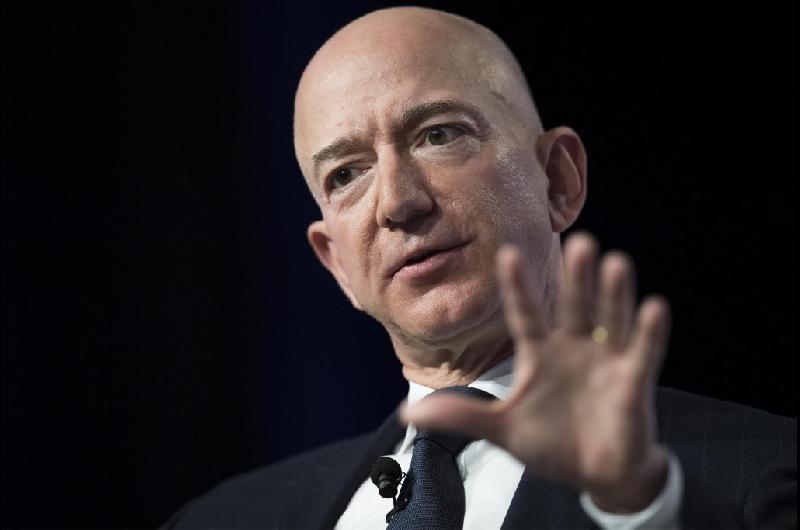 Jeff Bezos cerca de adquirir casi un tercio del Liverpool