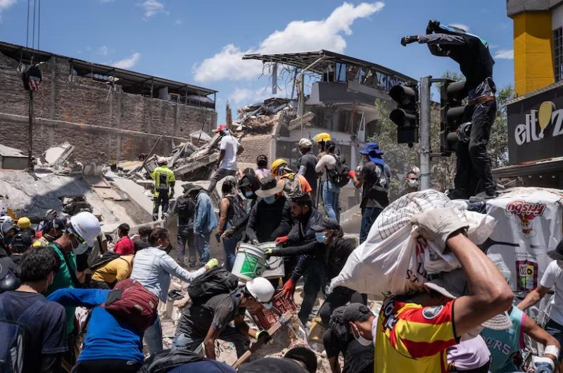 Colombia se vuelca al rescate delos sobrevivientes del terremoto