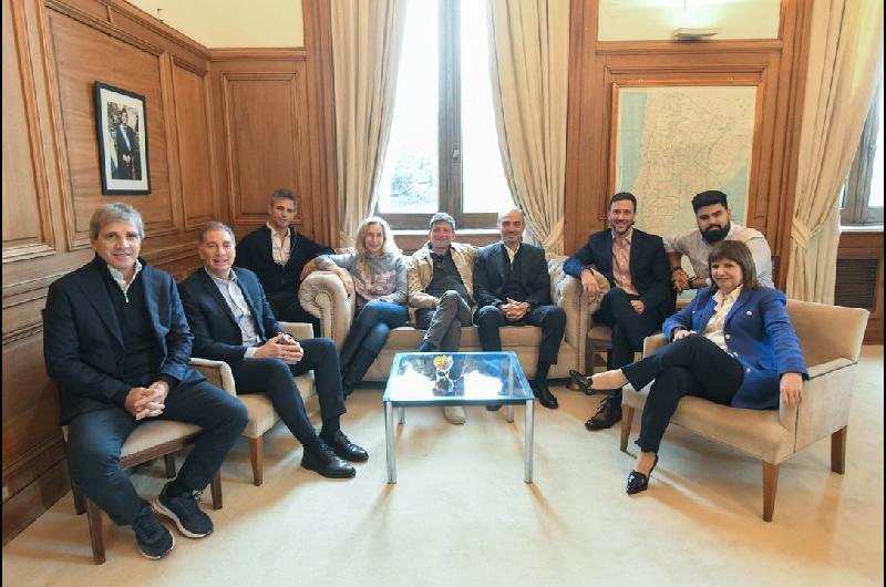Se vuelve a reunir la mesa poliacutetica tras el reveacutes del Senado