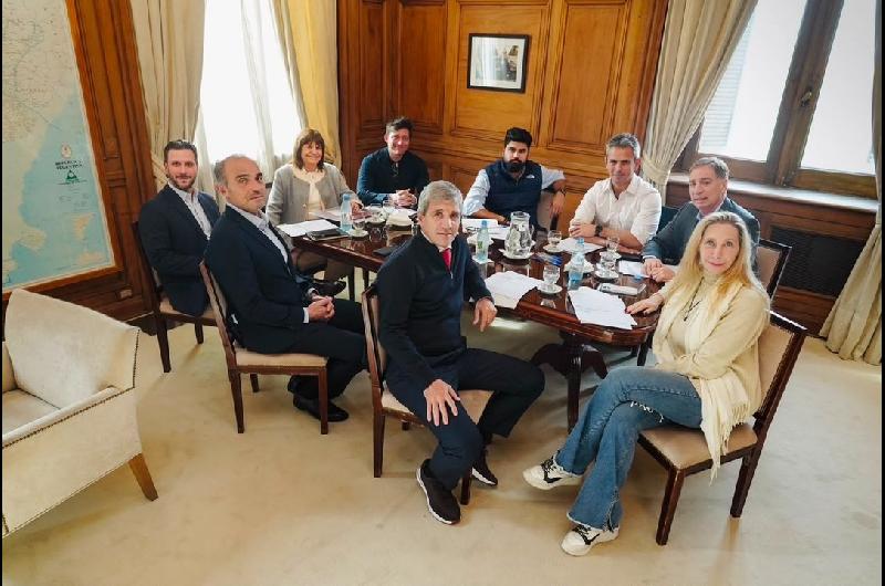 La mesa poliacutetica con la presencia de Sturzenegger buscoacute reordenar la agenda legislativa
