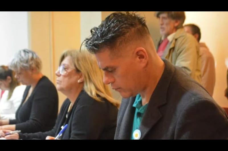 Un concejal fue denunciado por un funcionario de su propio partido por presuntos viacutenculos con narcos