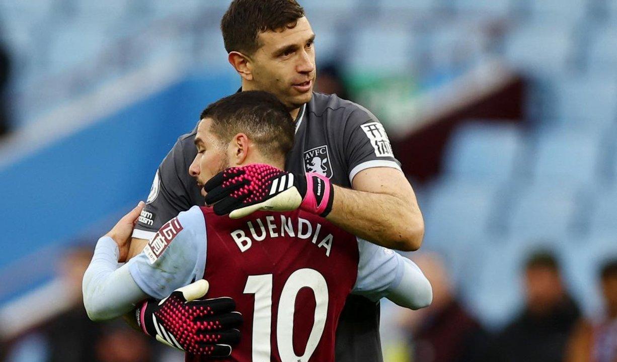 Dibu Martiacutenez no jugaraacute la Supercopa de Europa con Aston Villa