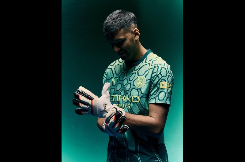 Geroacutenimo Rulli fue presentado como nuevo arquero en el Manchester City