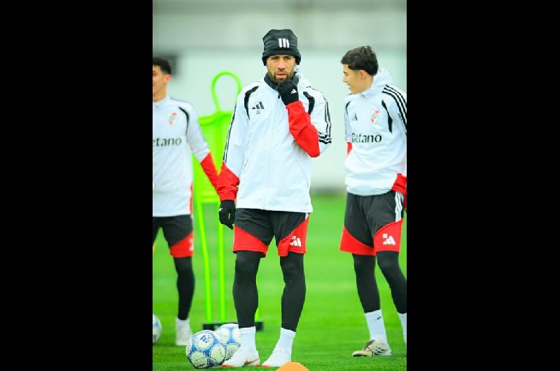 Nicolaacutes Otamendi en medio de la peacutesima racha de River- ldquoTodo va a estar bienrdquo