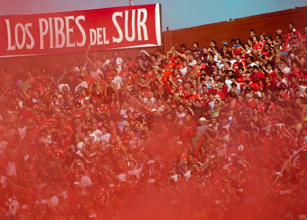 Por temor a incidentes LanuacutesndashIndependiente finalmente se jugaraacute sin visitantes