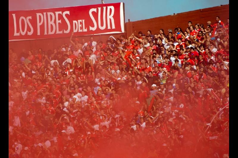 Por temor a incidentes LanuacutesndashIndependiente finalmente se jugaraacute sin visitantes
