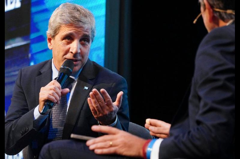 Caputo anuncioacute una flexibilizacioacuten en los creacuteditos en doacutelares para las empresas