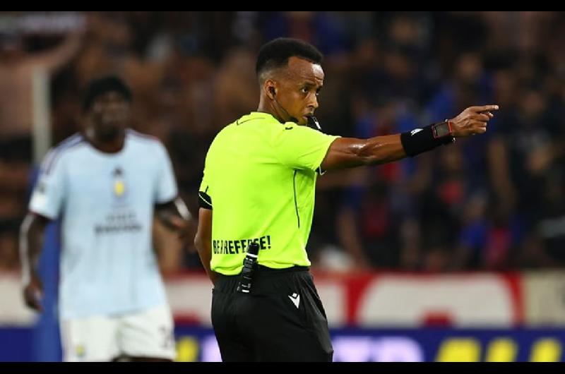 ldquoEsta fue mi Copa del Mundordquo- el dardo de Omar Artan a la FIFA tras arbitrar la Supercopa de Europa