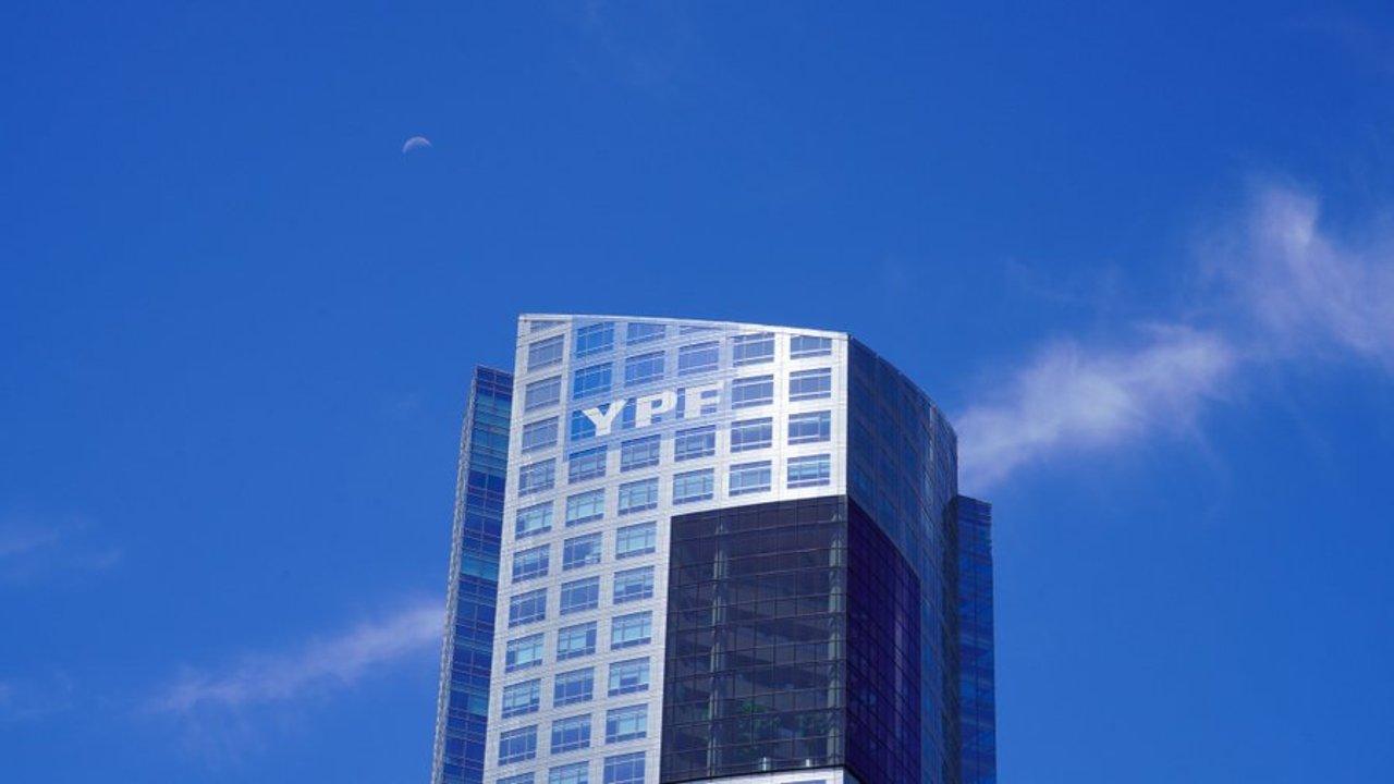 ldquoArgentina LNGrdquo- YPF confirmoacute el RIGI maacutes grande por maacutes de US50000 millones destinado a la produccioacuten de GNL
