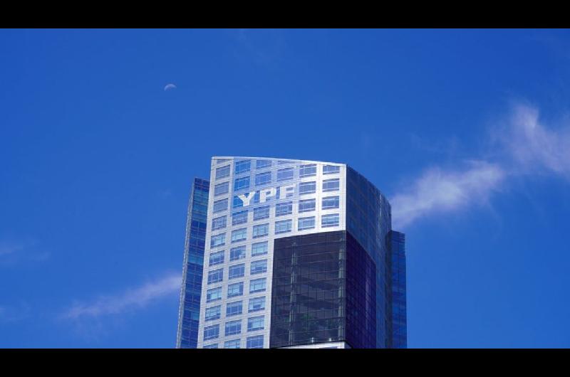ldquoArgentina LNGrdquo- YPF confirmoacute el RIGI maacutes grande por maacutes de US50000 millones destinado a la produccioacuten de GNL