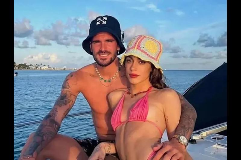 Las romaacutenticas fotos de Rodrigo De Paul y Tini Stoessel tras anunciar su casamiento