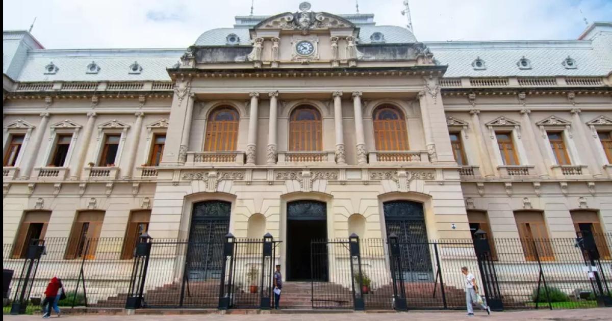 El Gobierno busca que los salarios estatales alcancen la canasta baacutesica 