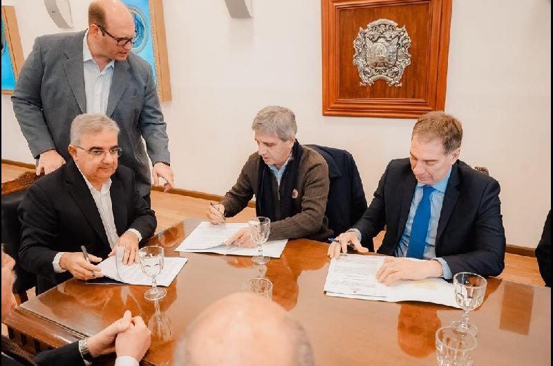 Santilli y Caputo viajaron a Catamarca para firmar acuerdos por obras clave