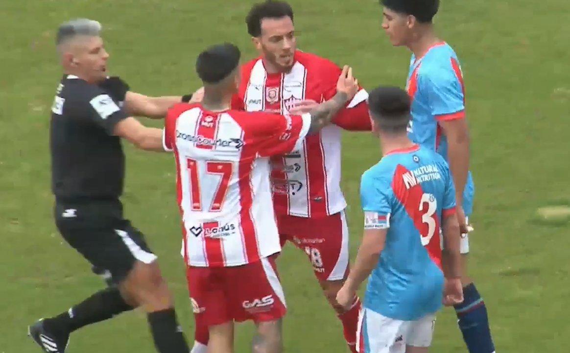 Batalla campal en Arsenal-Talleres (RdE)- un jugador terminoacute expulsado por la pelea