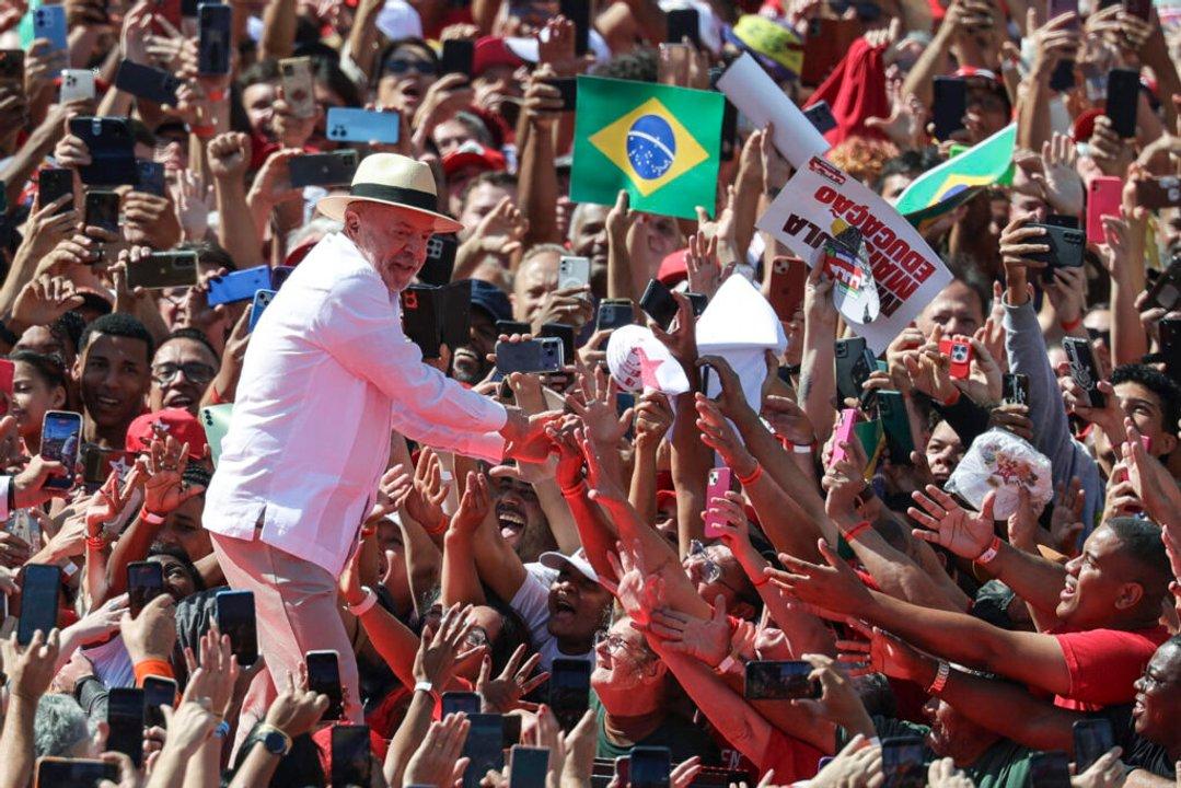 Lula lanzoacute su campantildea militarizando su discurso para defender Brasil de invasiones