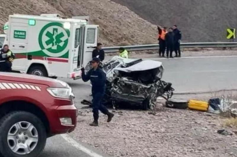 Tragedia en la Cuesta de Lipaacuten- una camioneta cayoacute 80 metros y murioacute una mujer