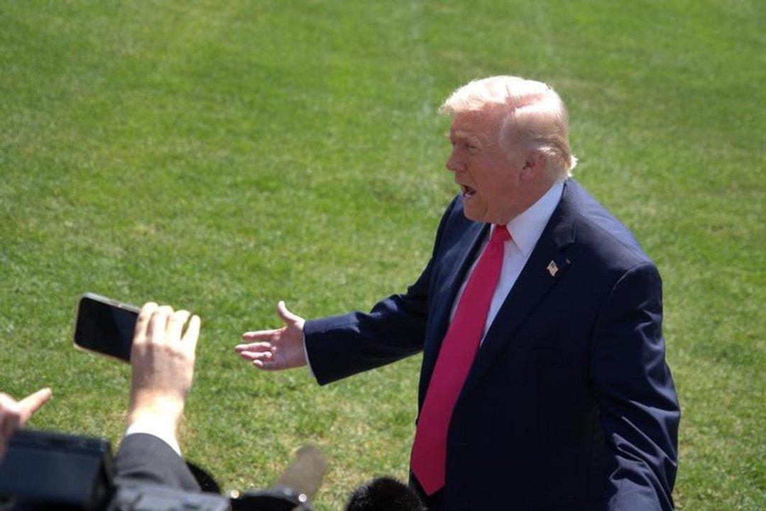 Trump amenazoacute con bombardear a Omaacuten si interfiere en las negociaciones por el estrecho de Ormuz
