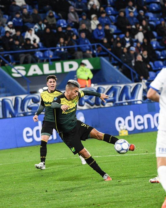 Veacutelez no pasoacute del empate ante Defensa y Justicia y quedoacute escolta de la Zona A del Torneo Clausura