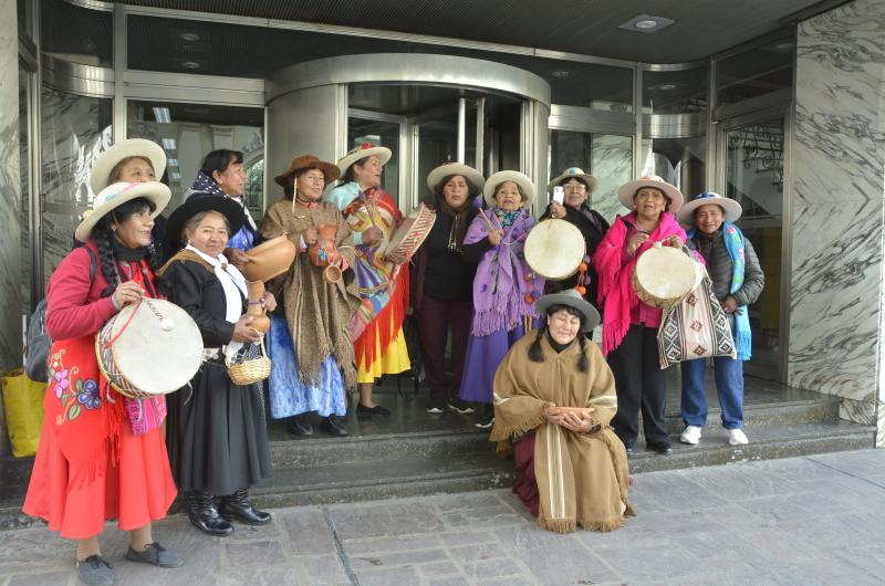 Realizaron marcha en homenaje a las Mujeres del Exodo Jujentildeo