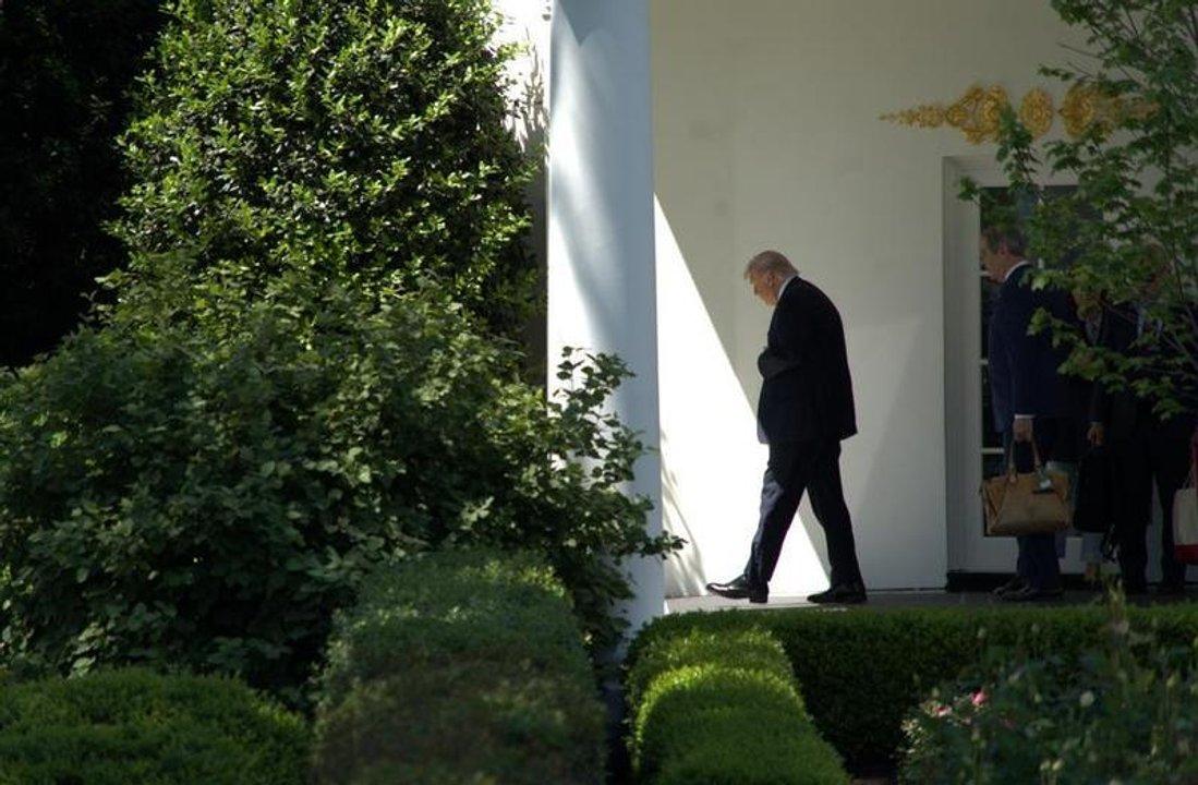 El nivel de aprobacioacuten de Trump cae a 33-en-porciento- sentildeala encuesta