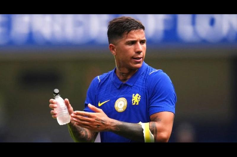FIFA investigaraacute a un hincha del Chelsea que mostroacute una bandera britaacutenica de Malvinas