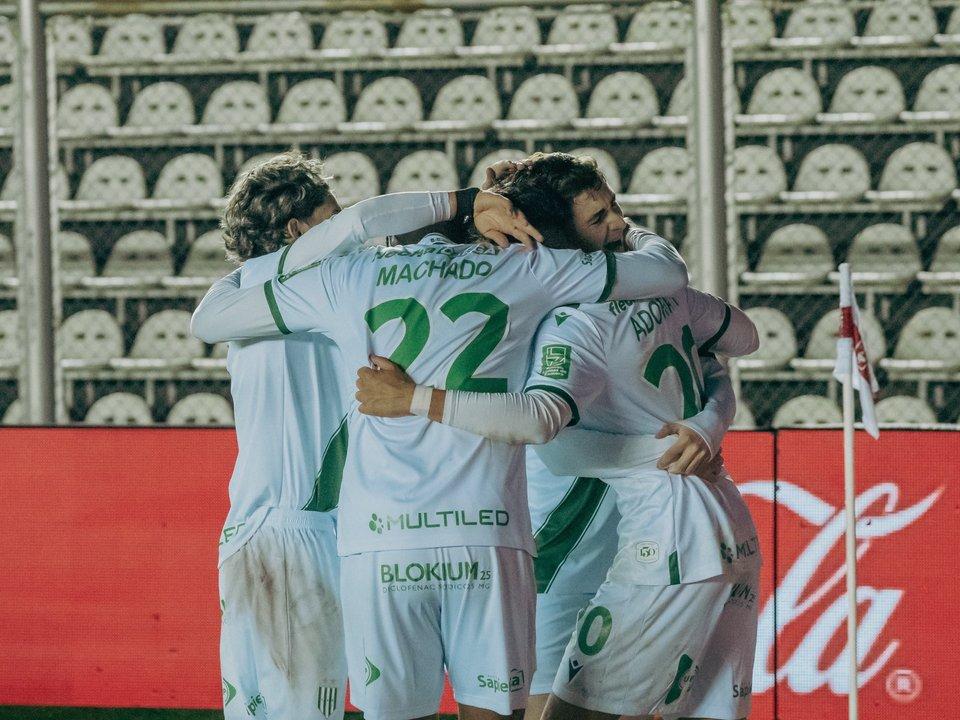 Banfield superoacute a Midland por penales y clasificoacute a cuartos de final de la Copa Argentina 2026
