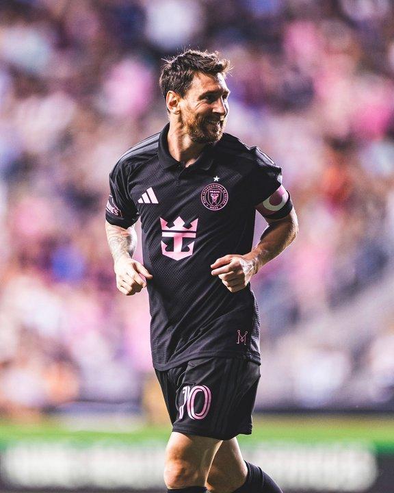 Lionel Messi convirtioacute un golazo tras el fallecimiento de su padre Jorge