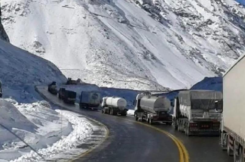 Ante cierre del Paso de Jama nevadas y bajas temperaturasrefuerzan la atencioacuten sanitaria