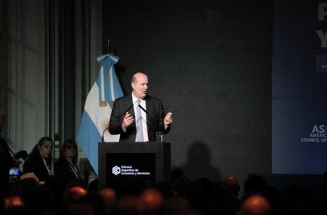 Para Sturzenegger el Riesgo Paiacutes de Milei es de 80 puntos