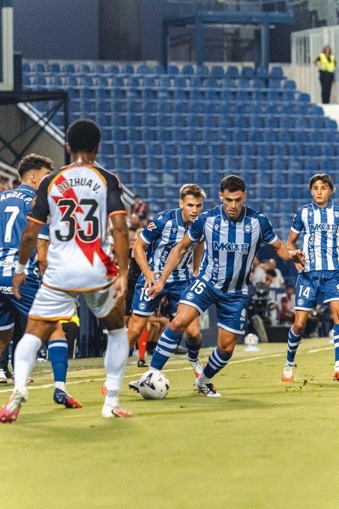 El Alaveacutes empatoacute con el Rayo Vallecano y es el nuevo liacuteder de LaLiga