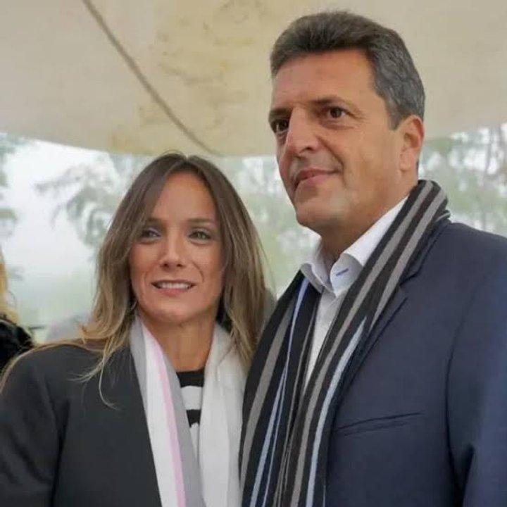 Sergio Massa y Malena Galmarini el viaje invitado por el empresario De Narvaacuteez