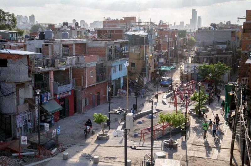 El 60 por ciento de los habitantes de barrios populares estaacute endeudado