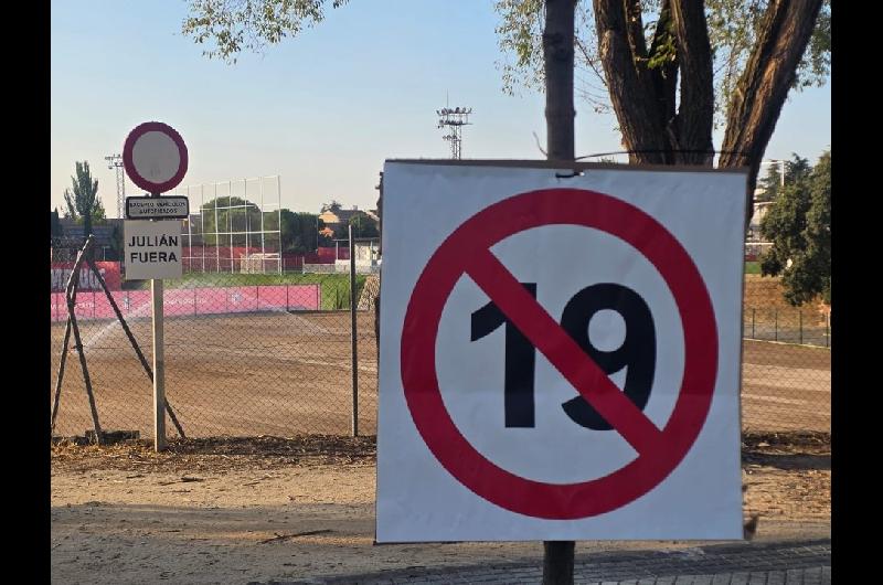 Aparecieron carteles contra Juliaacuten Aacutelvarez en la praacutectica del Atleacutetico de Madrid