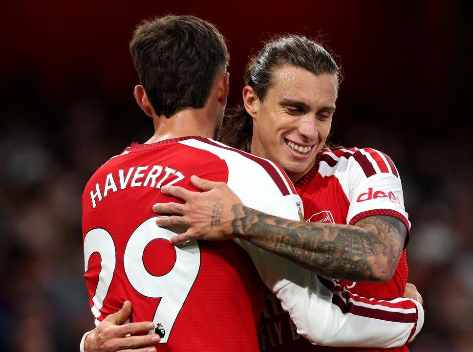 El Arsenal campeoacuten abrioacute la Premier League con una goleada ante el Coventry City