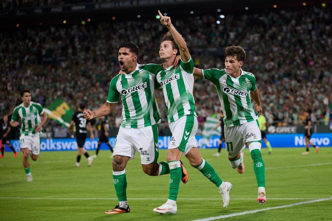El Real Betis debutoacute con un triunfo ante la Real Sociedad en La Liga 202627