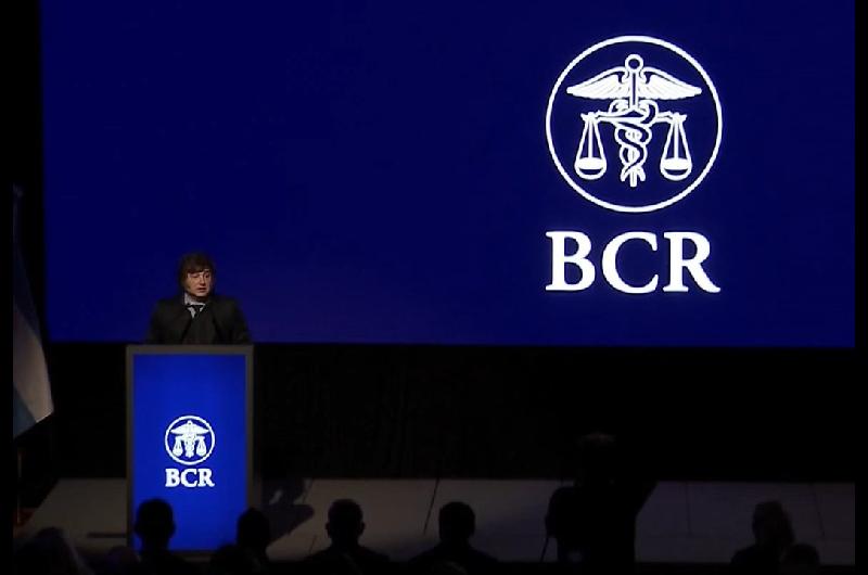 Milei agitoacute el acto por los 142 antildeos de la Bolsa de Rosario con criacuteticas a periodistas la oposicioacuten y referencias histoacutericas poleacutemicas