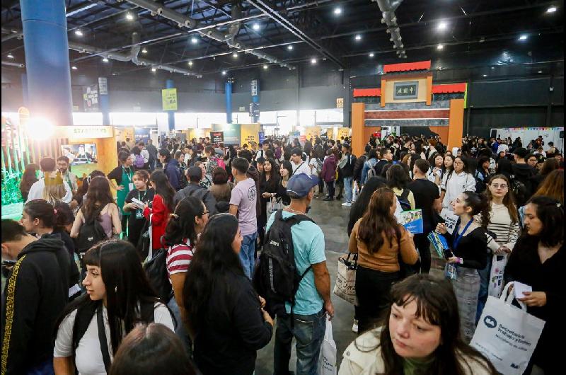 Desde plataformas digitales a conexiones personales- coacutemo buscan trabajo los argentinos