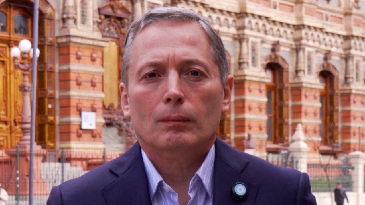 Fernando Gray presentoacute una accioacuten de amparo por la privatizacioacuten de AySA