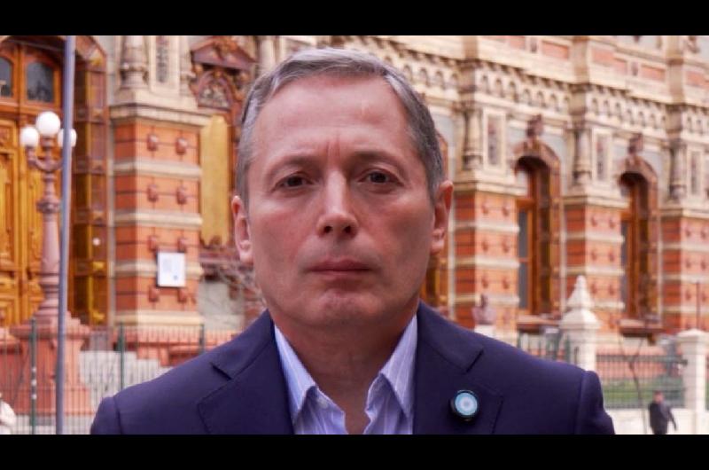 Fernando Gray presentoacute una accioacuten de amparo por la privatizacioacuten de AySA