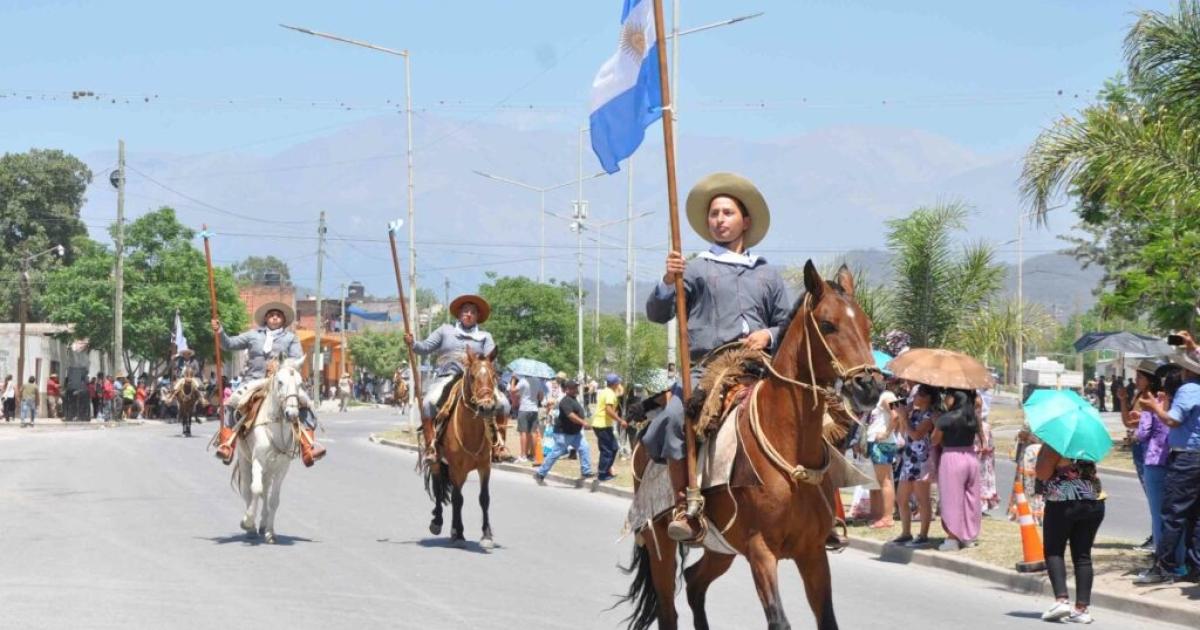 El pueblo de Jujuy conmemora el 214ordm aniversario del Eacutexodo Jujentildeo