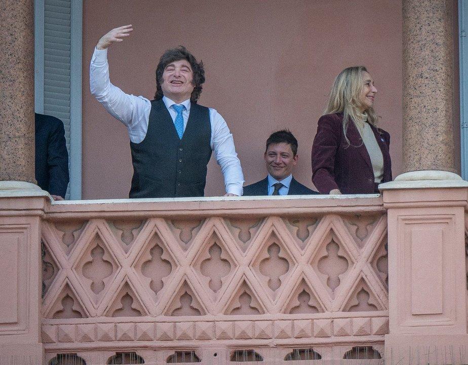 Operativo reeleccioacuten 2027- el oficialismo afina su estrategia entre debates internos
