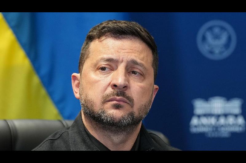 Zelenski rechazoacute hacer elecciones en Ucrania- ldquoSeriacutean un tsunami para el paiacutesrdquo