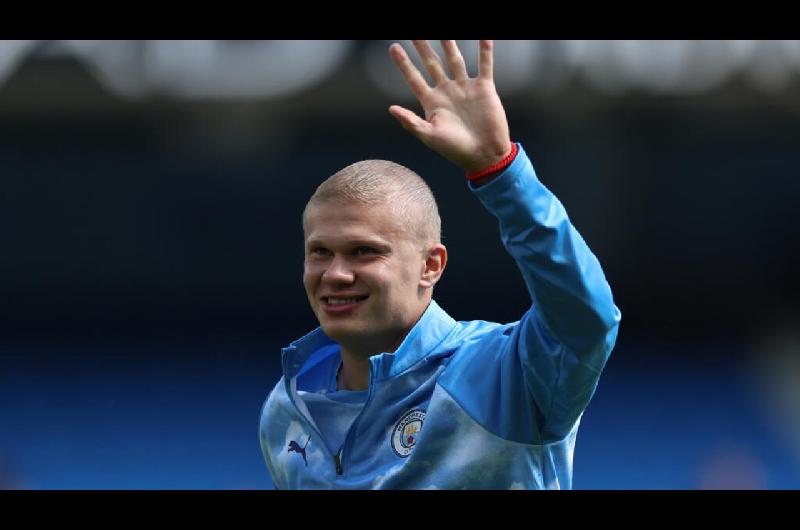 Nuevo look de Haaland y victoria del Manchester City en la primera fecha de la Premier League