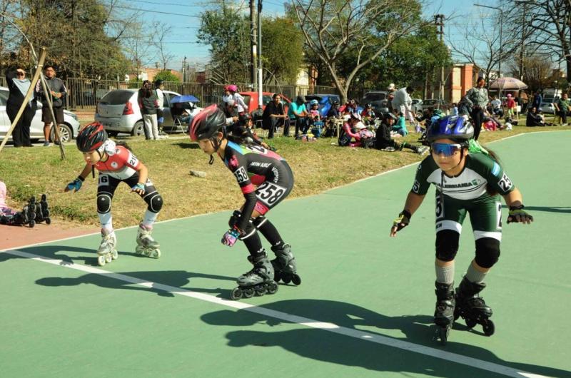 Masiva presencia de deportistas el  patinoacutedromo Nora Vega