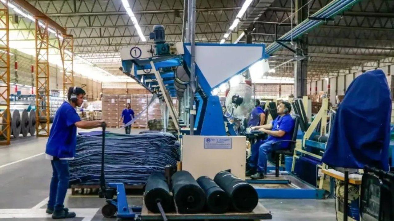 La produccioacuten industrial arrojoacute sentildeales mixtas en julio- queacute dice el informe de una prestigiosa consultora