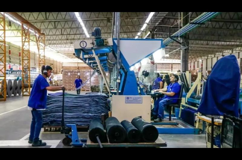La produccioacuten industrial arrojoacute sentildeales mixtas en julio- queacute dice el informe de una prestigiosa consultora