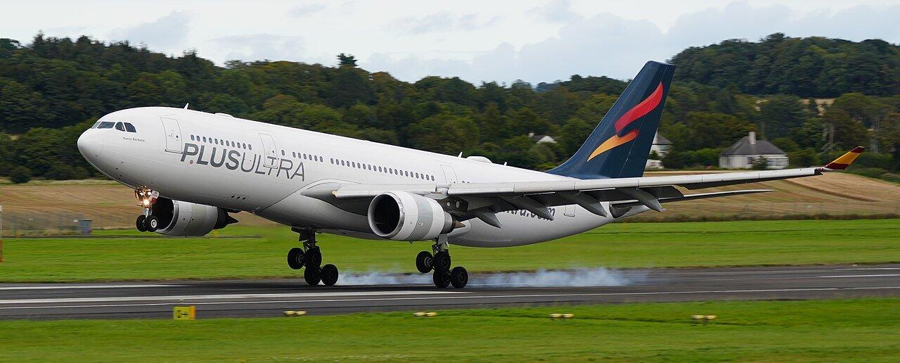 Pasajeros varados en Natal debido a un problema teacutecnico en un avioacuten de Plus Ultra que iba a Madrid