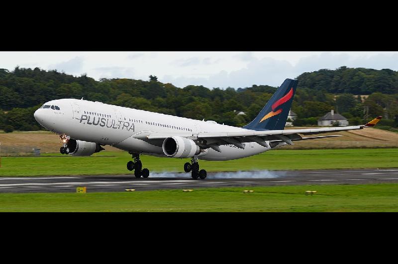 Pasajeros varados en Natal debido a un problema teacutecnico en un avioacuten de Plus Ultra que iba a Madrid
