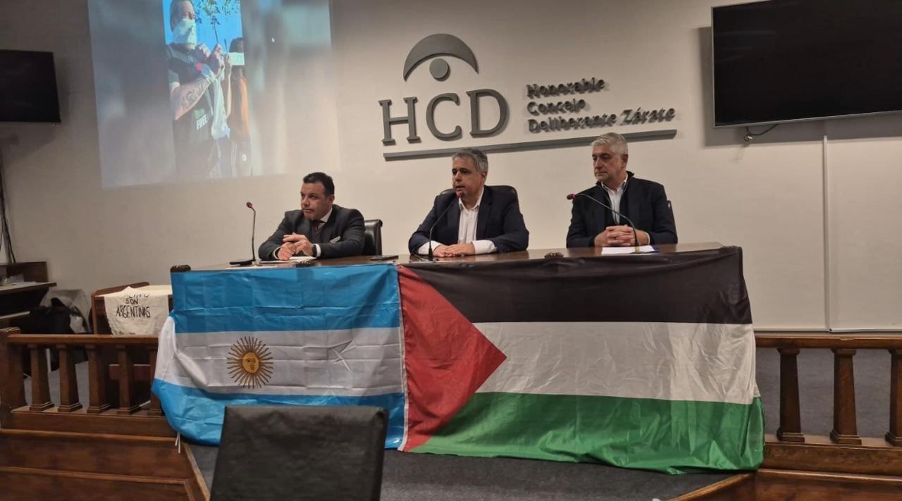 Poleacutemica en Zaacuterate- el PJ realizoacute un acto en apoyo a Palestina en el Concejo Deliberante